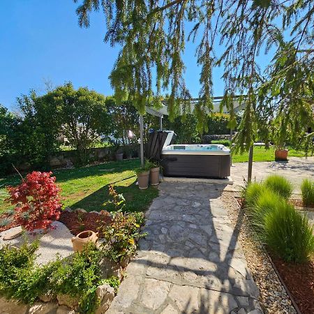 Villa Stonehouse Ana With Jacuzzi Rovinj-Krmed Exterior foto