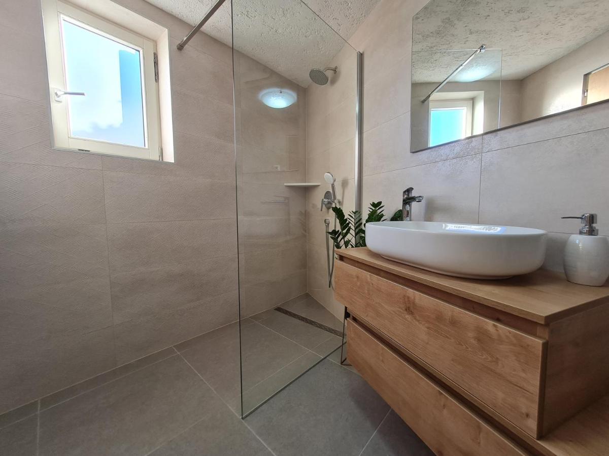 Villa Stonehouse Ana With Jacuzzi Rovinj-Krmed Exterior foto