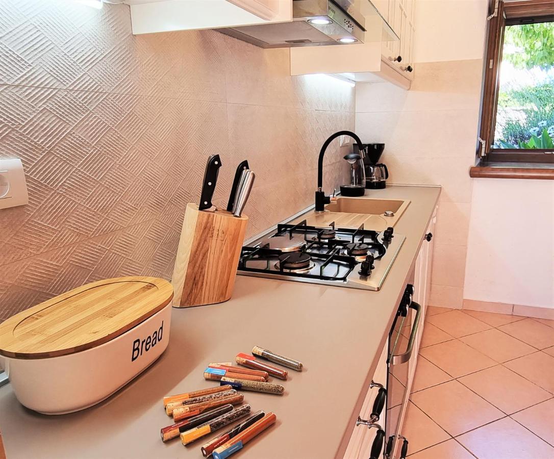 Villa Stonehouse Ana With Jacuzzi Rovinj-Krmed Exterior foto