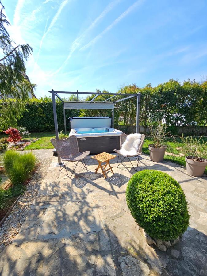 Villa Stonehouse Ana With Jacuzzi Rovinj-Krmed Exterior foto