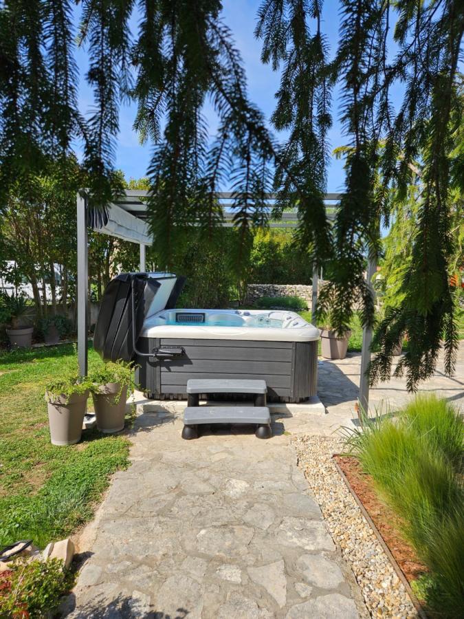 Villa Stonehouse Ana With Jacuzzi Rovinj-Krmed Exterior foto