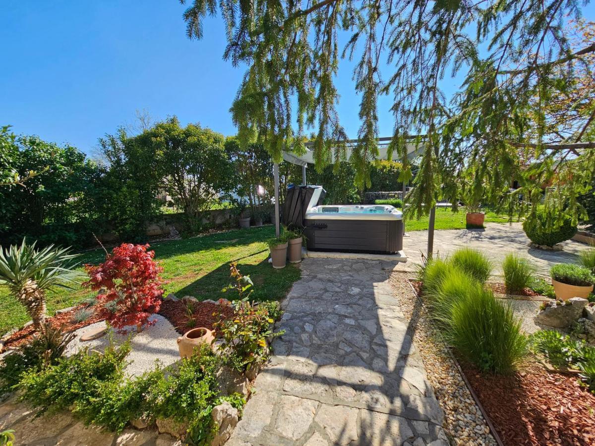 Villa Stonehouse Ana With Jacuzzi Rovinj-Krmed Exterior foto