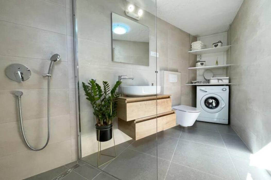 Villa Stonehouse Ana With Jacuzzi Rovinj-Krmed Exterior foto